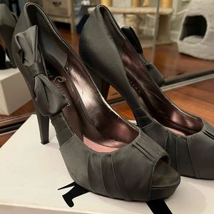 Gently used Paris Hilton grey heels. Includes original box. Size: 7.5